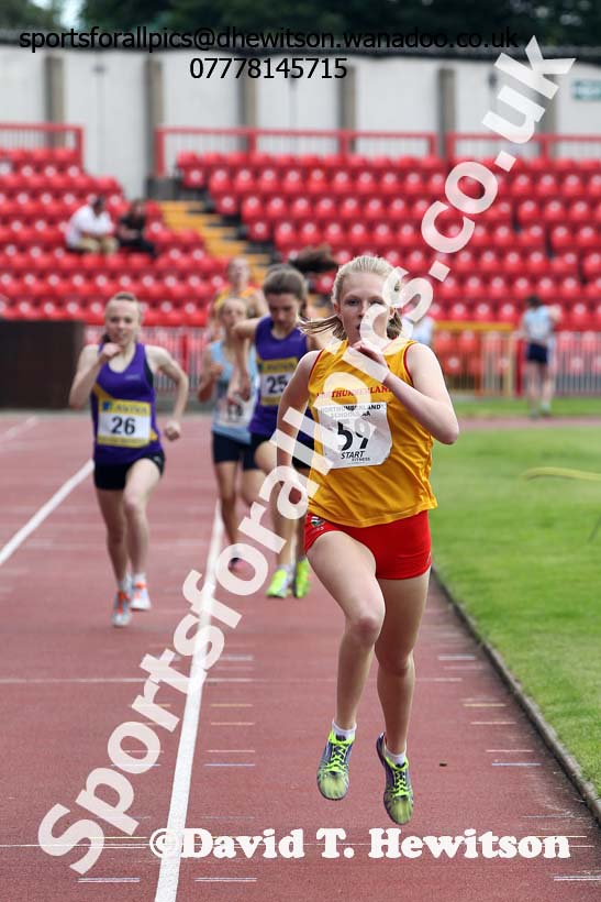 Girls 800 metres, Northern Inter-County Schools, Gateshead International Stadum. Photo: David T. Hewitson/Sports for All Pics